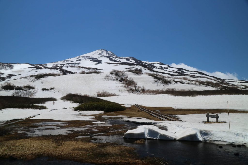 令和２年５月　竜ヶ原湿原の残雪風景